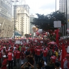 Ato na Paulista reúne manifestantes a favor da Petrobras, reforma política e democracia