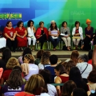 Mulheres pela democracia levam apoio a Dilma