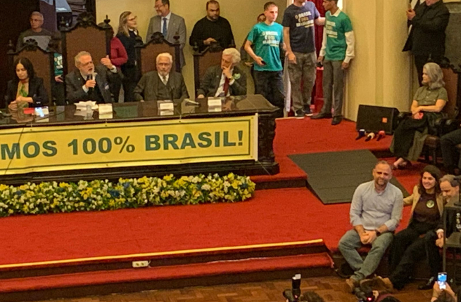 Químicos participam de ato público em defesa da Soberania Nacional na USP