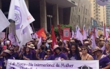 Dia Internacional da Mulher reúne 5 mil na Avenida Paulista