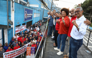 Químicos ABC realizam protesto para exigir reintegração de cipeiro na Sherwin-Williams
