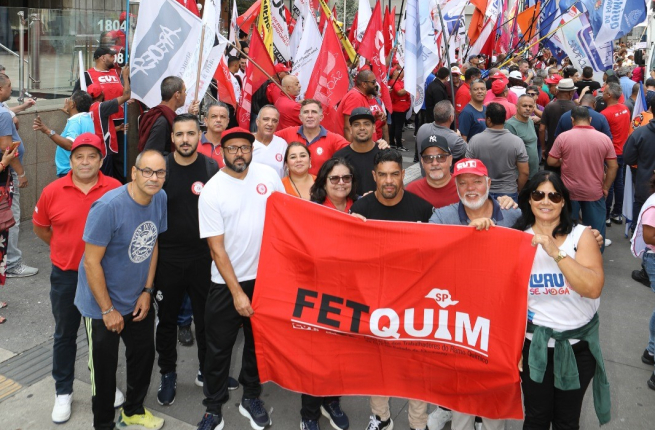 Químicos participam de ato contra juros e jornada 6x1